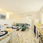 Ensemble - Casa Con Giardino Procida
