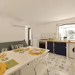 Ensemble - Casa Con Giardino * Procida